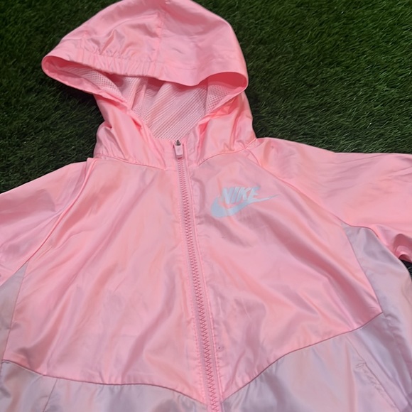 Girls Nike Windbreaker Jacket - Picture 2 of 5